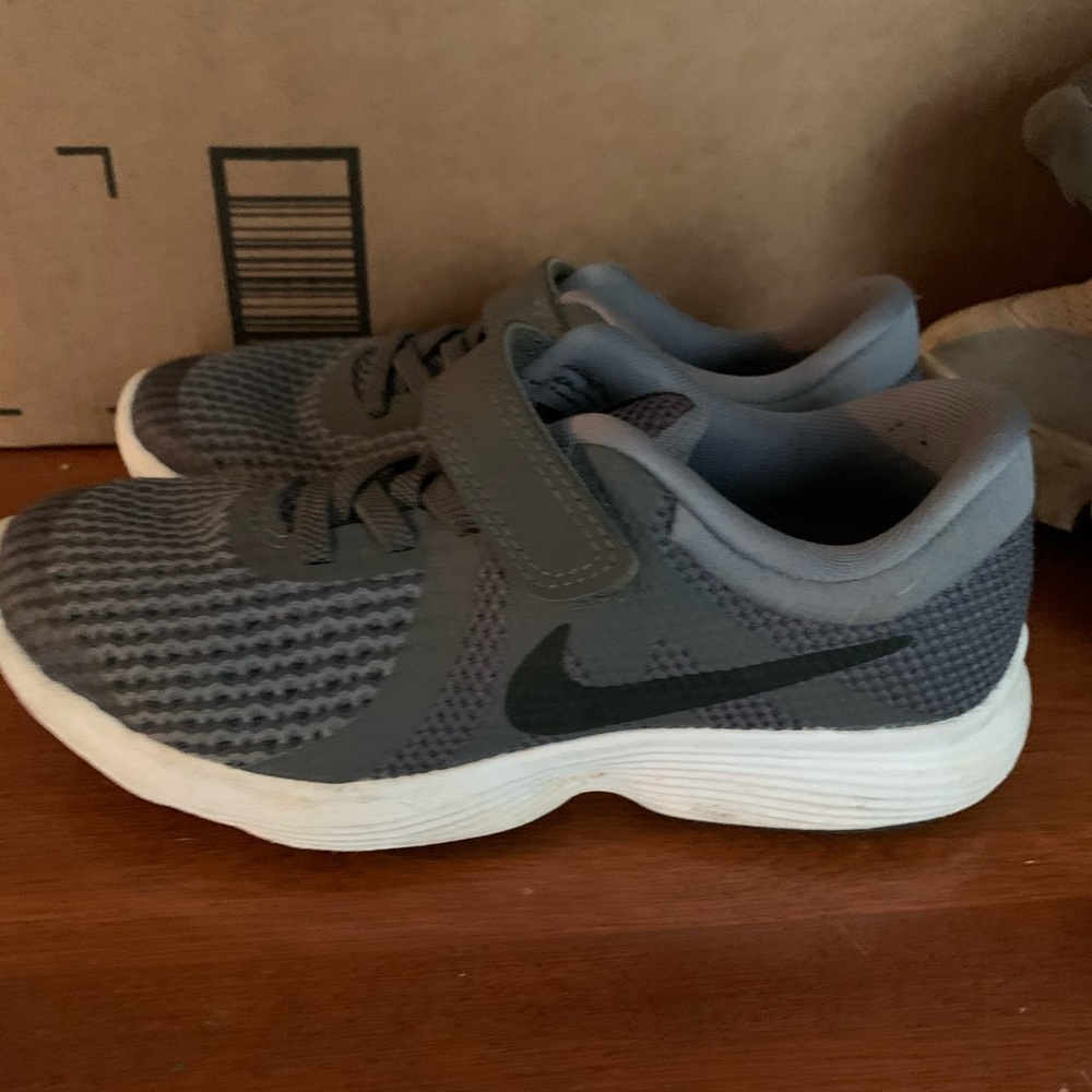 Boys tennis shoes